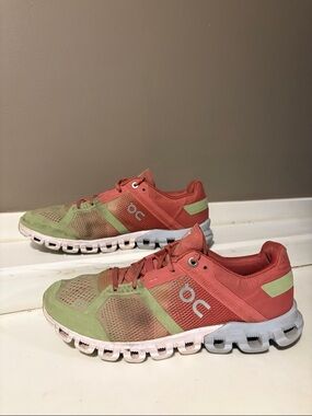 ON Cloud Running Cloudflow Women’s shoes 6.5